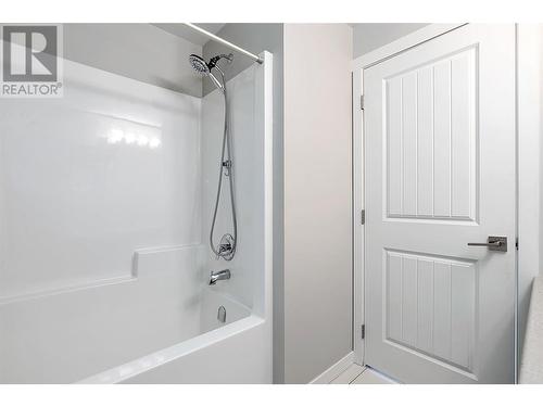 3731 Casorso Road Unit# 203, Kelowna, BC - Indoor Photo Showing Bathroom