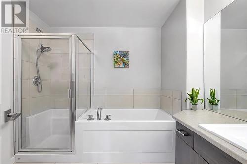 3731 Casorso Road Unit# 203, Kelowna, BC - Indoor Photo Showing Bathroom