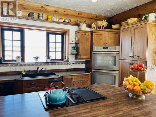 3065 Dog Creek Road, Williams Lake, BC - Indoor Photo Showing Kitchen
