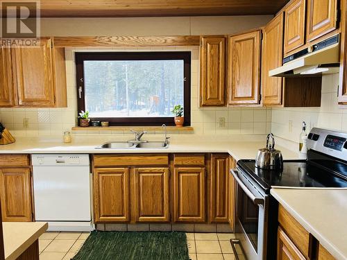 3065 Dog Creek Road, Williams Lake, BC - Indoor Photo Showing Kitchen With Double Sink