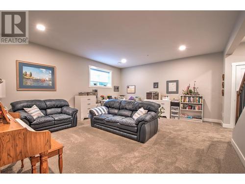 3983 Mckechnie Drive, Armstrong, BC - Indoor Photo Showing Living Room