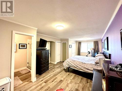 621 Schneider Road, Keremeos, BC - Indoor Photo Showing Bedroom