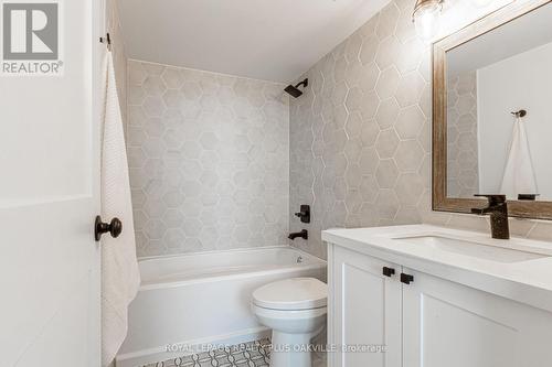 #911 -2365 Central Park Dr, Oakville, ON - Indoor Photo Showing Bathroom