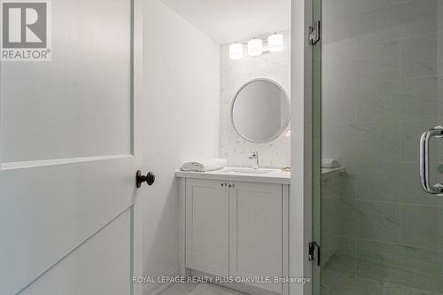 #911 -2365 Central Park Dr, Oakville, ON - Indoor Photo Showing Bathroom