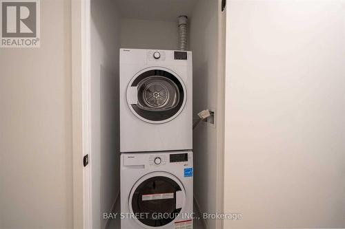 #437 -2485 Taunton Rd, Oakville, ON - Indoor Photo Showing Laundry Room