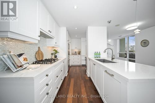 #603 -3500 Lakeshore Rd W, Oakville, ON - Indoor Photo Showing Kitchen With Upgraded Kitchen