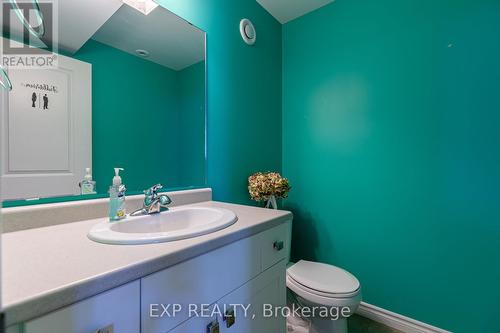 166 Tarry Pkwy, Aylmer, ON - Indoor Photo Showing Bathroom