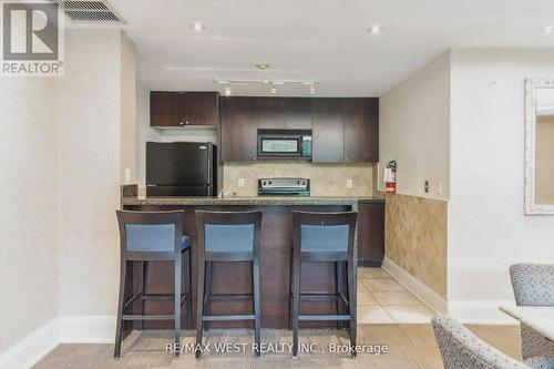 #102 -8201 Islington Ave W, Vaughan, ON - Indoor Photo Showing Kitchen
