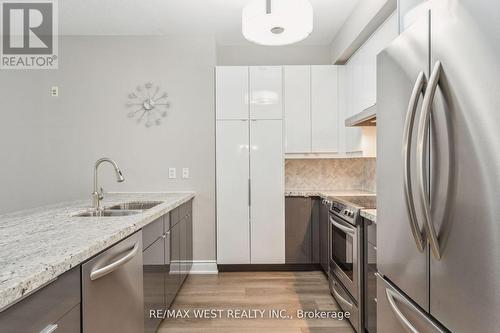 #102 -8201 Islington Ave W, Vaughan, ON - Indoor Photo Showing Kitchen With Double Sink With Upgraded Kitchen