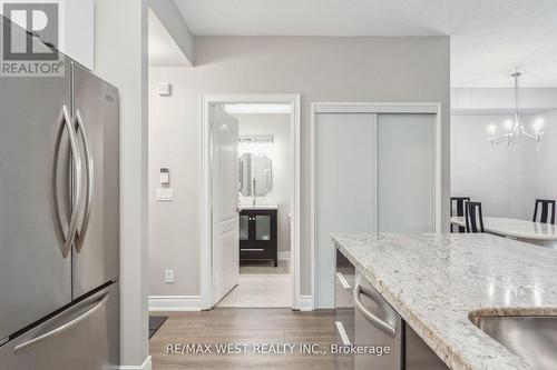 #102 -8201 Islington Ave W, Vaughan, ON - Indoor Photo Showing Kitchen With Upgraded Kitchen