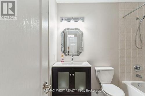 102 - 8201 Islington Avenue W, Vaughan, ON - Indoor Photo Showing Bathroom