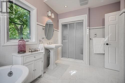 1347 Wendigo Tr, Mississauga, ON - Indoor Photo Showing Bathroom