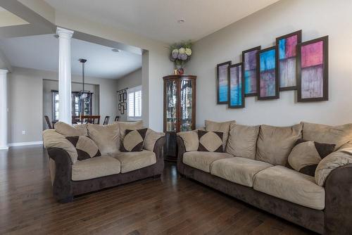 72 Sundance Crescent, Hamilton, ON - Indoor Photo Showing Living Room