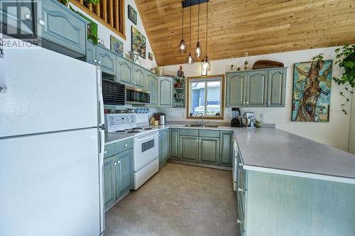 260 Ore House Road Lot# 45, Oliver, BC - Indoor Photo Showing Kitchen