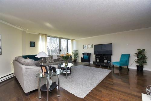150 Wilson Street W|Unit #Ph3, Ancaster, ON - Indoor Photo Showing Living Room