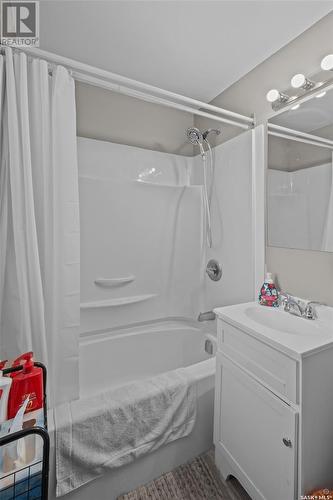 575 20Th Street E, Prince Albert, SK - Indoor Photo Showing Bathroom