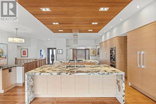 90 Oaklands Park Court, Burlington, ON - Indoor Photo Showing Kitchen With Upgraded Kitchen