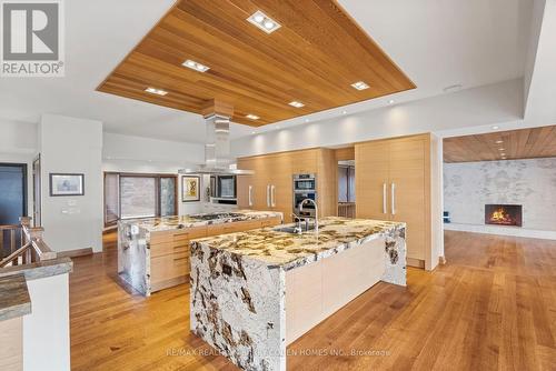 90 Oaklands Park Crt, Burlington, ON - Indoor Photo Showing Kitchen With Upgraded Kitchen