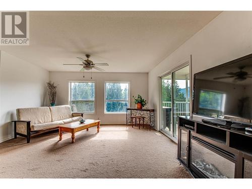 31 Violet Road, Grindrod, BC - Indoor Photo Showing Living Room