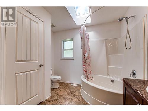 31 Violet Road, Grindrod, BC - Indoor Photo Showing Bathroom