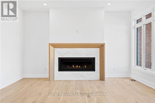 4217 Manson Lane, Lincoln, ON - Indoor Photo Showing Living Room With Fireplace