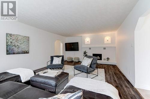 1300 Mcnab Rd, Niagara-On-The-Lake, ON - Indoor Photo Showing Living Room