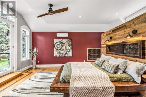 1399 Safari Road, Hamilton, ON - Indoor Photo Showing Bedroom