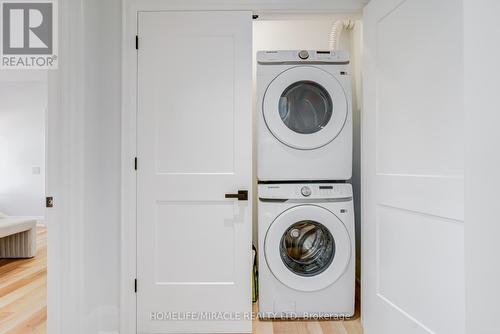 862 Kennedy Rd, Innisfil, ON - Indoor Photo Showing Laundry Room