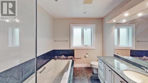 716 Woodland Acres Cres, Vaughan, ON - Indoor Photo Showing Bathroom
