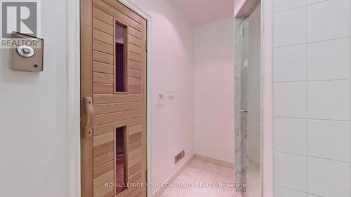 716 Woodland Acres Cres, Vaughan, ON - Indoor Photo Showing Bathroom