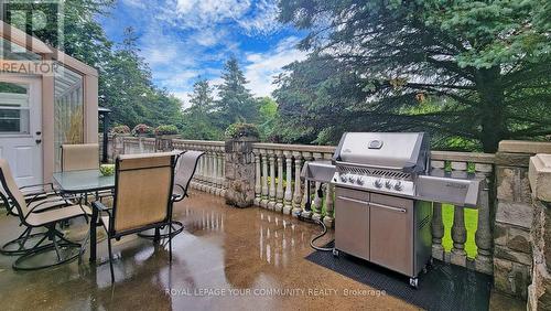 716 Woodland Acres Cres, Vaughan, ON - Outdoor