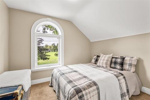 1399 Safari Road, Flamborough, ON - Indoor Photo Showing Bedroom