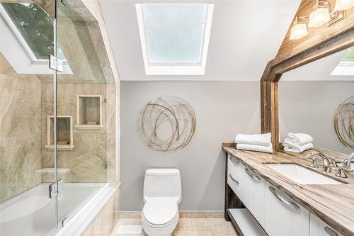 1399 Safari Road, Flamborough, ON - Indoor Photo Showing Bathroom