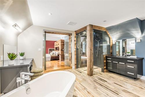 1399 Safari Road, Flamborough, ON - Indoor Photo Showing Bathroom