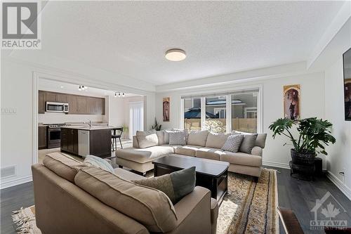 543 Arum Terrace, Ottawa, ON - Indoor Photo Showing Living Room