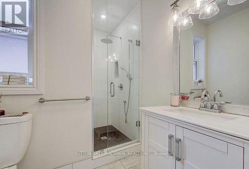 738 Cannon Street E, Hamilton, ON - Indoor Photo Showing Bathroom