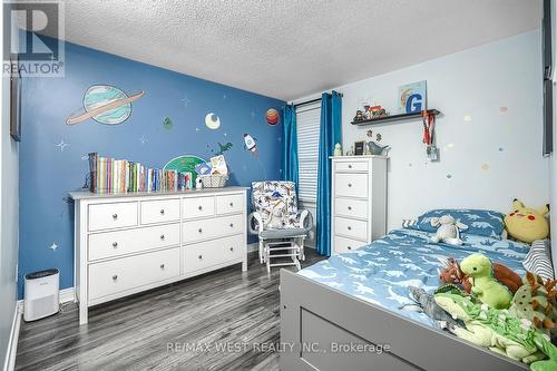 #10 -2185 Fairchild Blvd, Burlington, ON - Indoor Photo Showing Bedroom