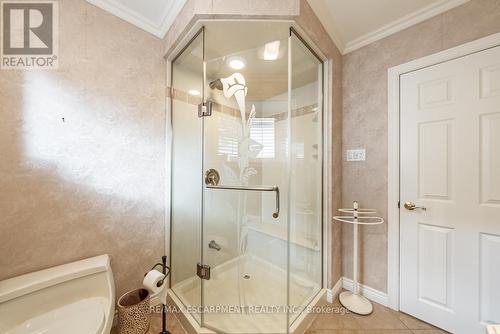 195 Wilton St, Burlington, ON - Indoor Photo Showing Bathroom