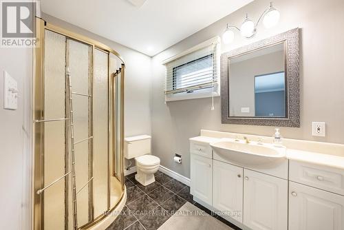 195 Wilton St, Burlington, ON - Indoor Photo Showing Bathroom