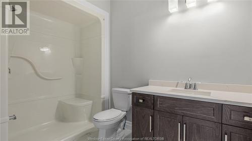 2484 Roxborough Boulevard, Windsor, ON - Indoor Photo Showing Bathroom
