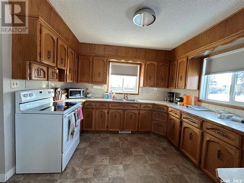 310 3Rd Avenue Ne, Ituna, SK - Indoor Photo Showing Kitchen With Double Sink