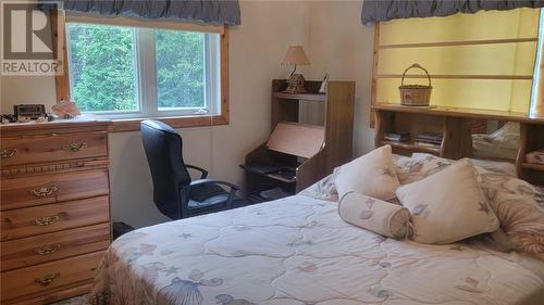 9 Holmes St, Spring Bay, ON - Indoor Photo Showing Bedroom