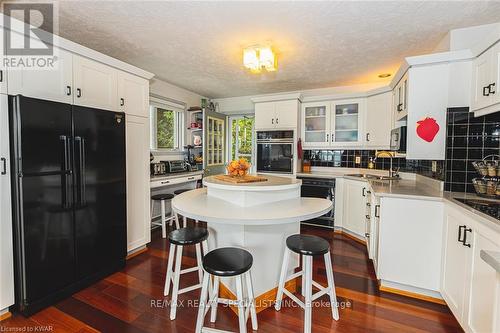 101 North Shore Rd, Northern Bruce Peninsula, ON - Indoor Photo Showing Kitchen