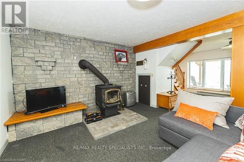 101 North Shore Rd, Northern Bruce Peninsula, ON - Indoor With Fireplace