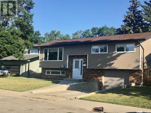 43 Buttercup Crescent Nw, Moose Jaw, SK - Outdoor With Facade