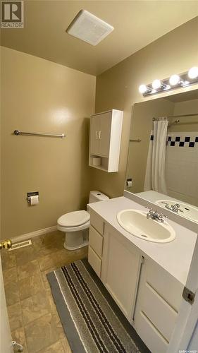 43 Buttercup Crescent Nw, Moose Jaw, SK - Indoor Photo Showing Bathroom