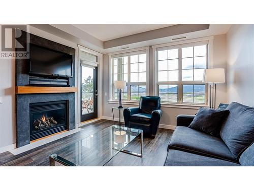 107 Village Centre Court Unit# 313, Vernon, BC - Indoor Photo Showing Living Room With Fireplace