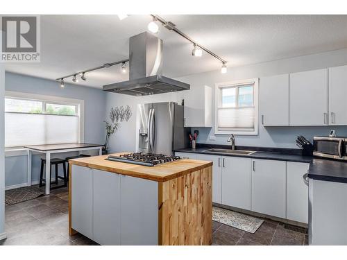 780 Coronation Avenue, Kelowna, BC - Indoor Photo Showing Kitchen With Double Sink