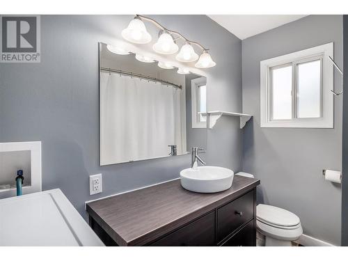 780 Coronation Avenue, Kelowna, BC - Indoor Photo Showing Bathroom