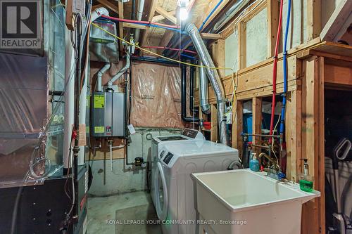 157 Manorheights Street, Richmond Hill, ON - Indoor Photo Showing Laundry Room